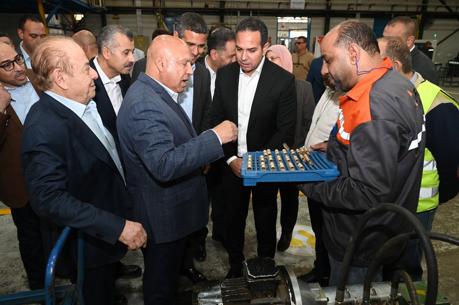 الوزير  يتفقد 3 مصانع متخصصة في الصناعات الهندسية بمدينة العاشر من رمضان