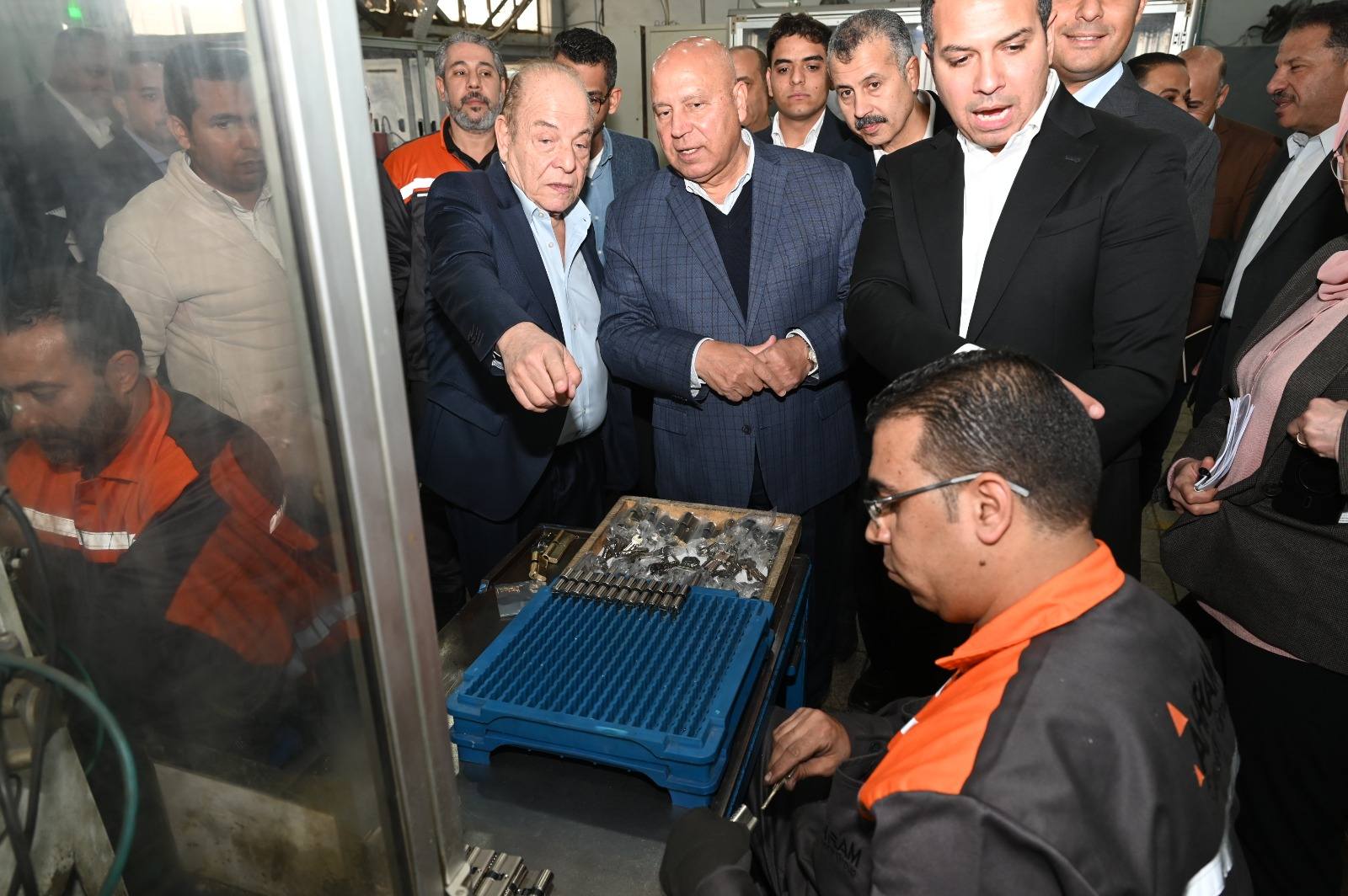 الوزير  يتفقد 3 مصانع متخصصة في الصناعات الهندسية بمدينة العاشر من رمضان