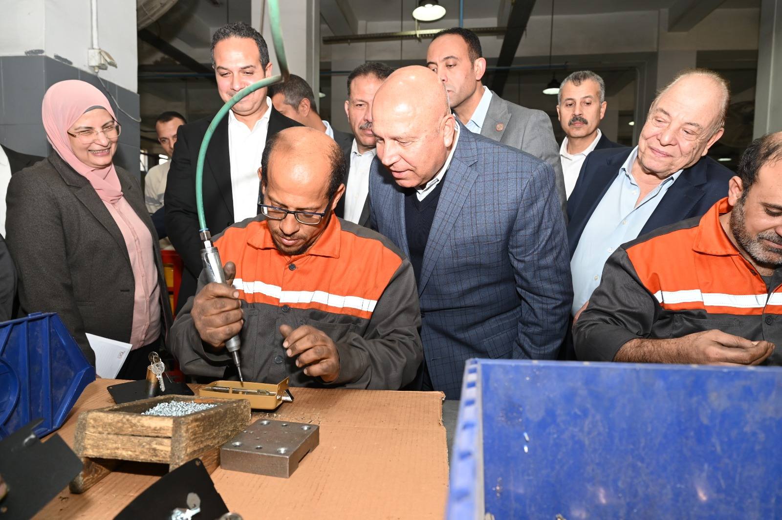 الوزير  يتفقد 3 مصانع متخصصة في الصناعات الهندسية بمدينة العاشر من رمضان