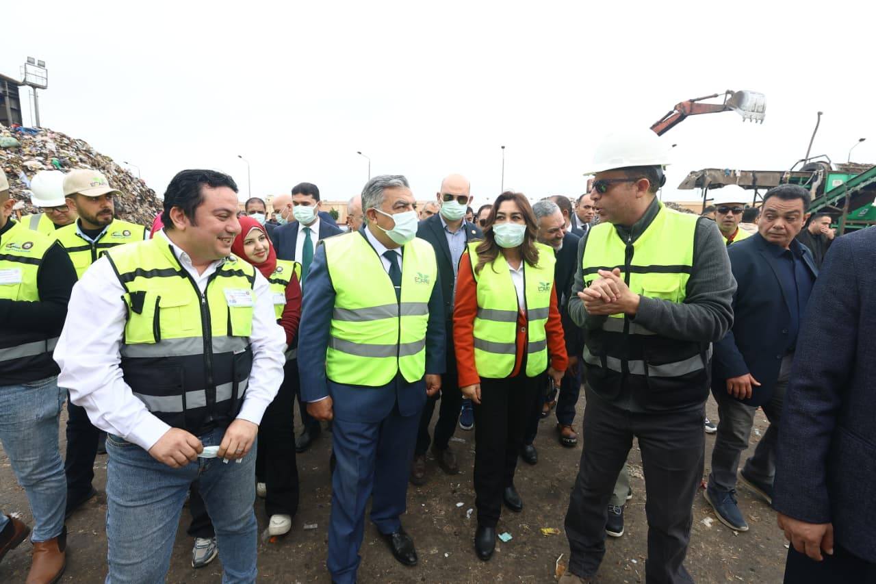 وزير البيئة ومحافظ الدقهلية يتفقدون مصنع معالجة وتدوير المخلفات بسندوب