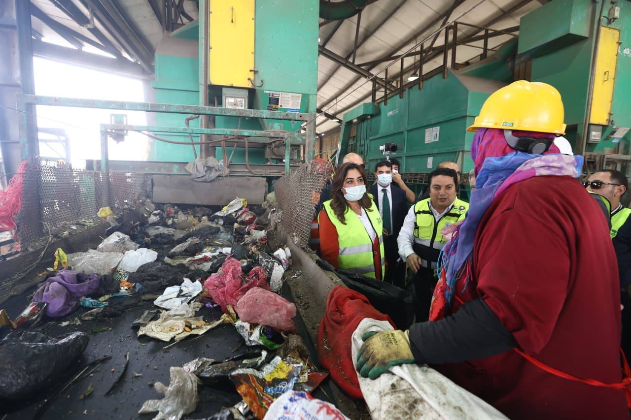 وزير البيئة ومحافظ الدقهلية يتفقدون مصنع معالجة وتدوير المخلفات بسندوب