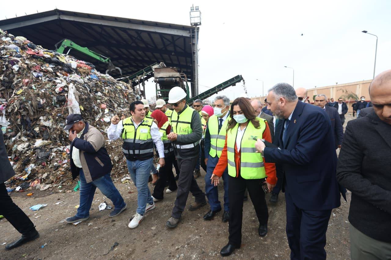 وزير البيئة ومحافظ الدقهلية يتفقدون مصنع معالجة وتدوير المخلفات بسندوب