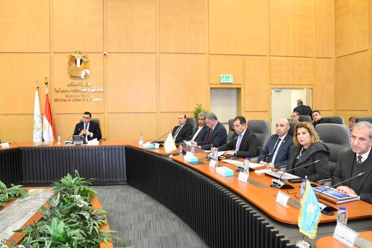 وزير الإسكان يتابع موقف تنفيذ مشروعات حياة كريمة