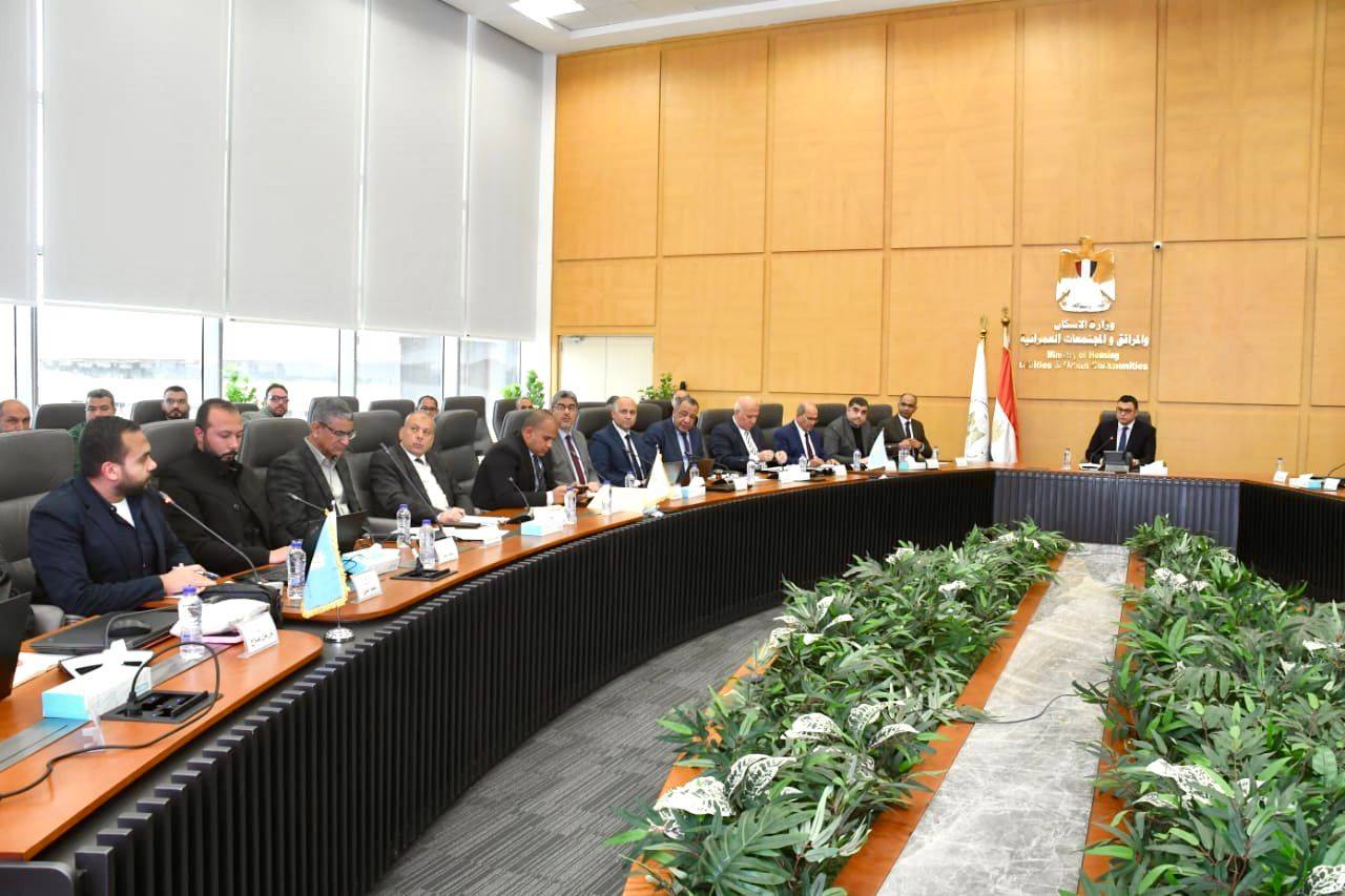 وزير الإسكان يتابع موقف تنفيذ مشروعات حياة كريمة