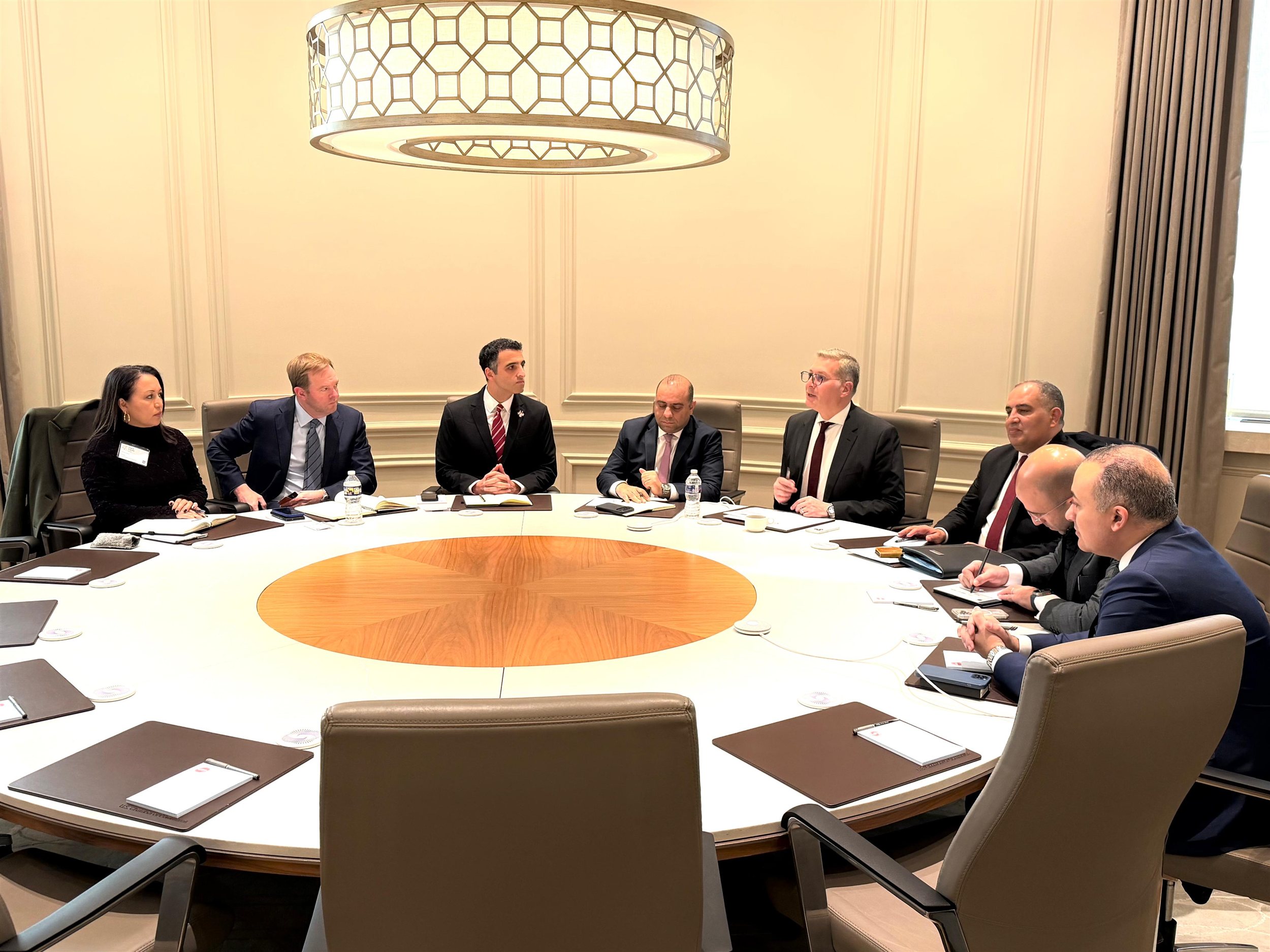 وزير البترول يجتمع مع قيادات شركة شيفرون