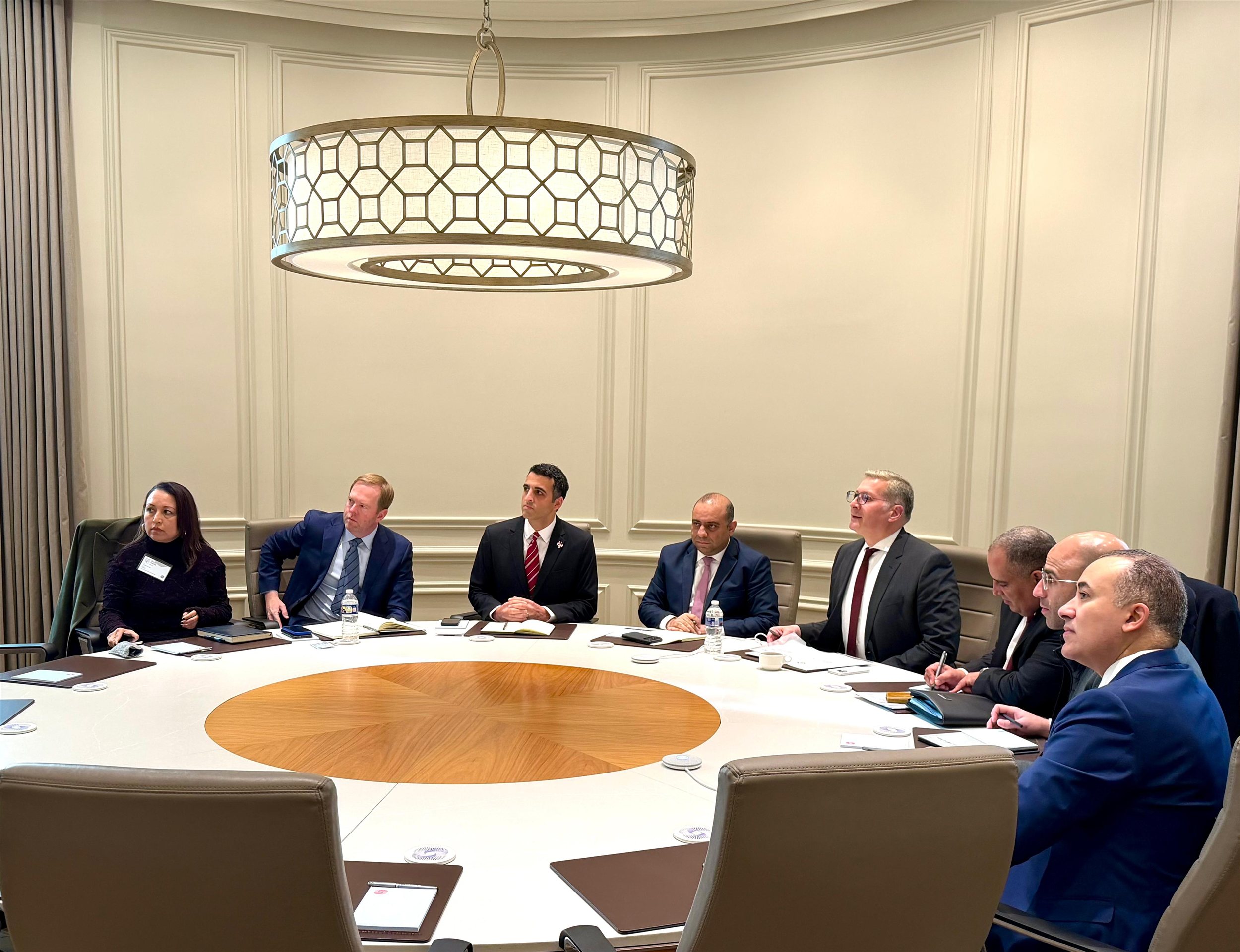 وزير البترول يجتمع مع قيادات شركة شيفرون