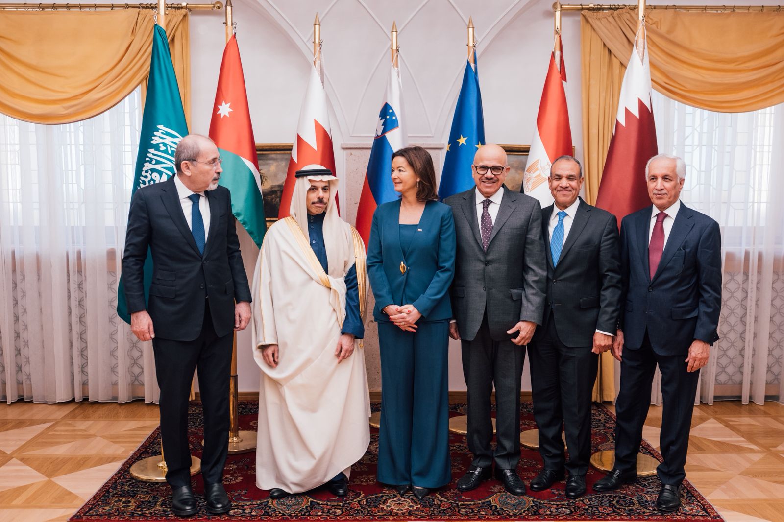 اجتماع اللجنة الوزارية العربية الإسلامية