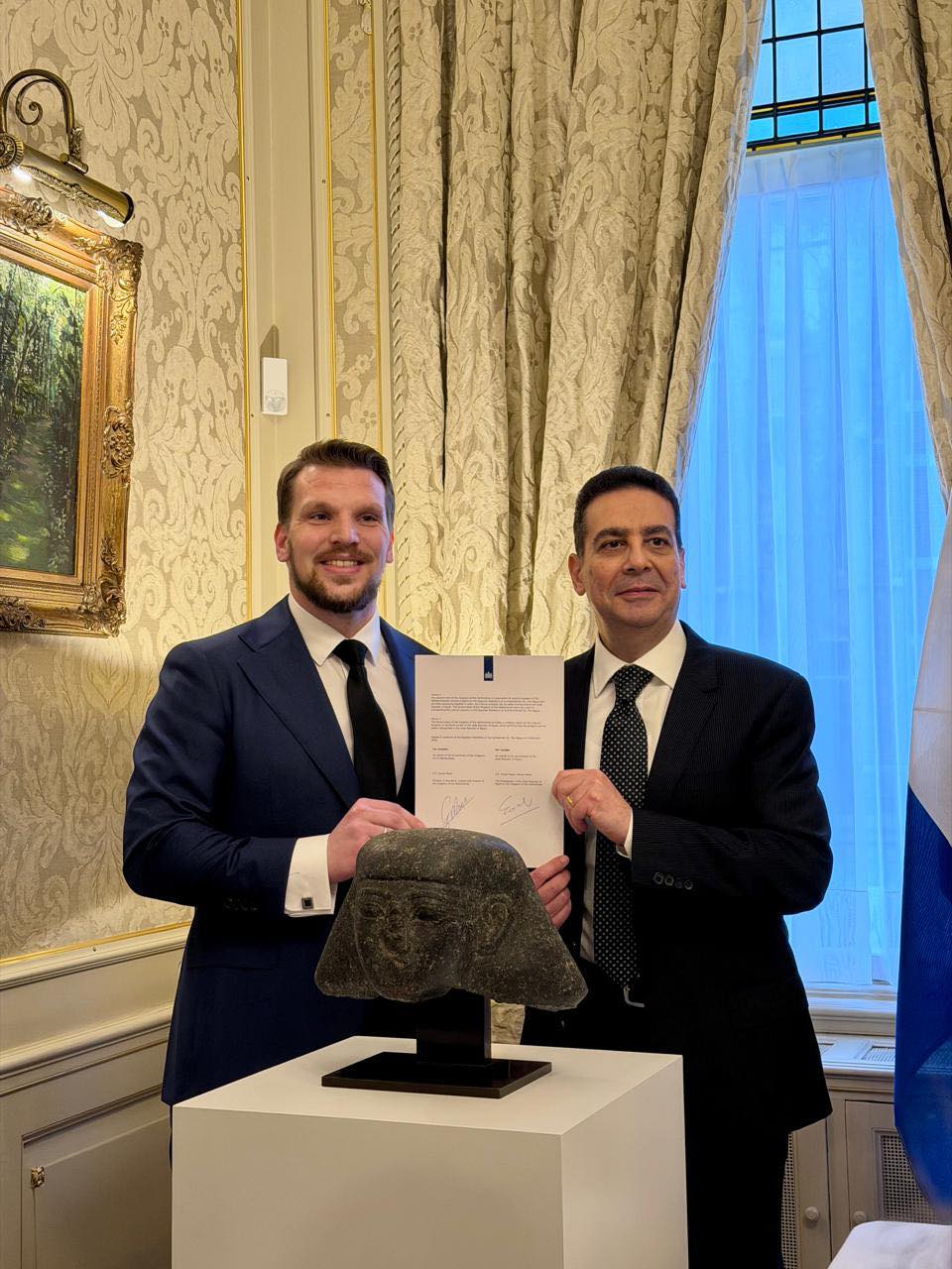 تعاون مصرى هولندى لاسترداد رأس حجرى نادر منسوب إلى عصر الملك تحتمس الثالث