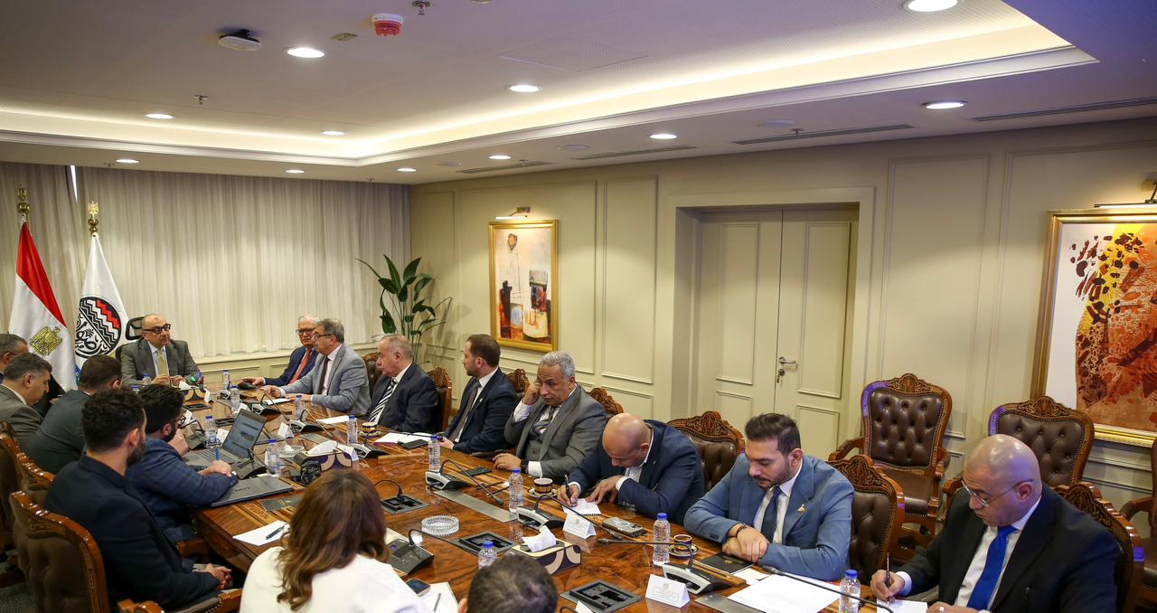 وزير قطاع الأعمال يجتمع مع الاتحاد العام للمستثمرين الأفرو-آسيوي