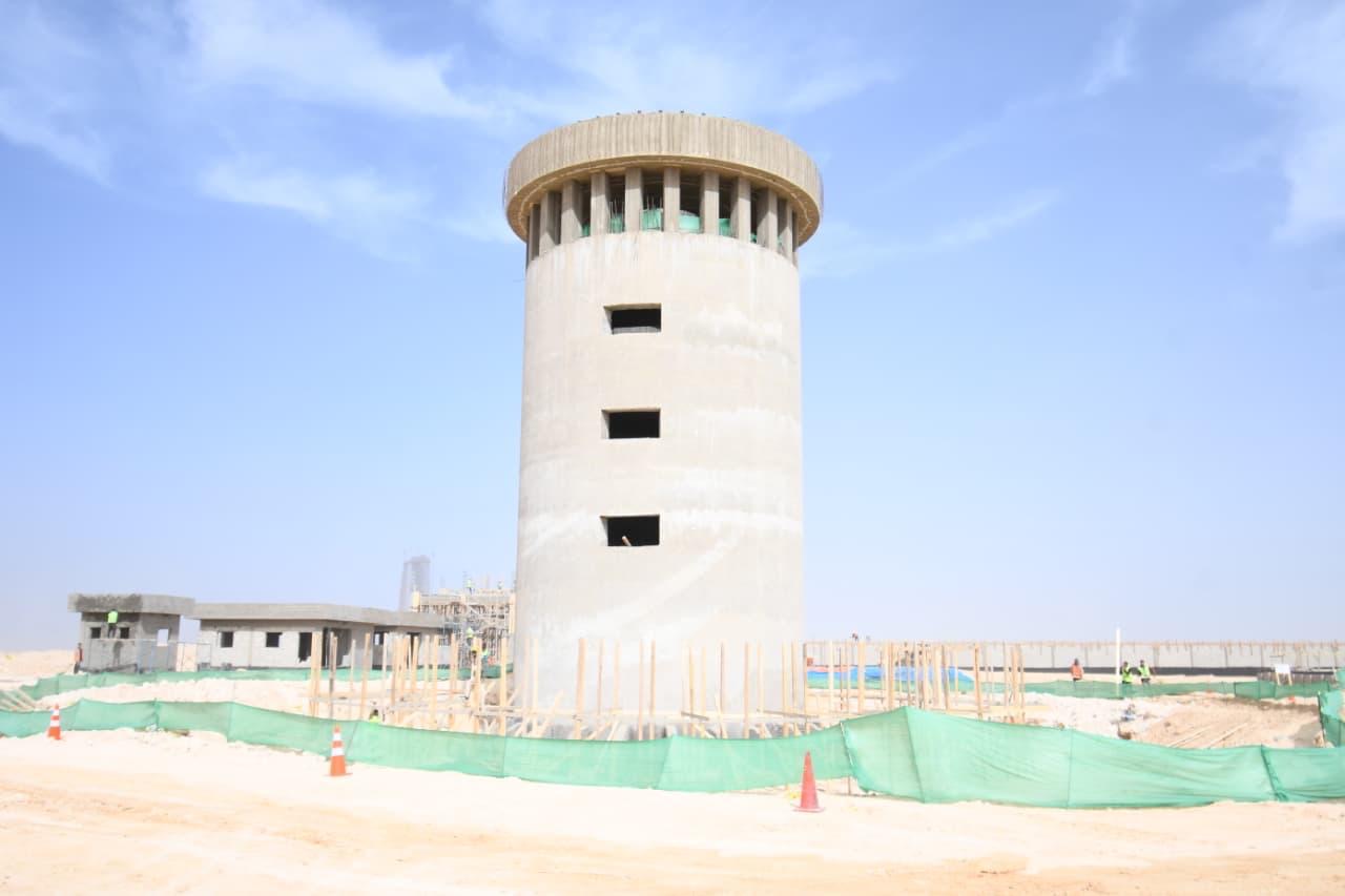 وزير الإسكان يتفقد العمارات السكنية بالحي اللاتيني وخزانات التكديس الجنوبية للمياه بالعلمين الجديدة