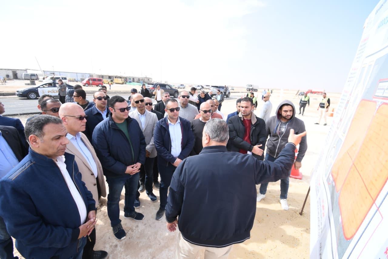 وزير الإسكان يتفقد العمارات السكنية بالحي اللاتيني وخزانات التكديس الجنوبية للمياه بالعلمين الجديدة