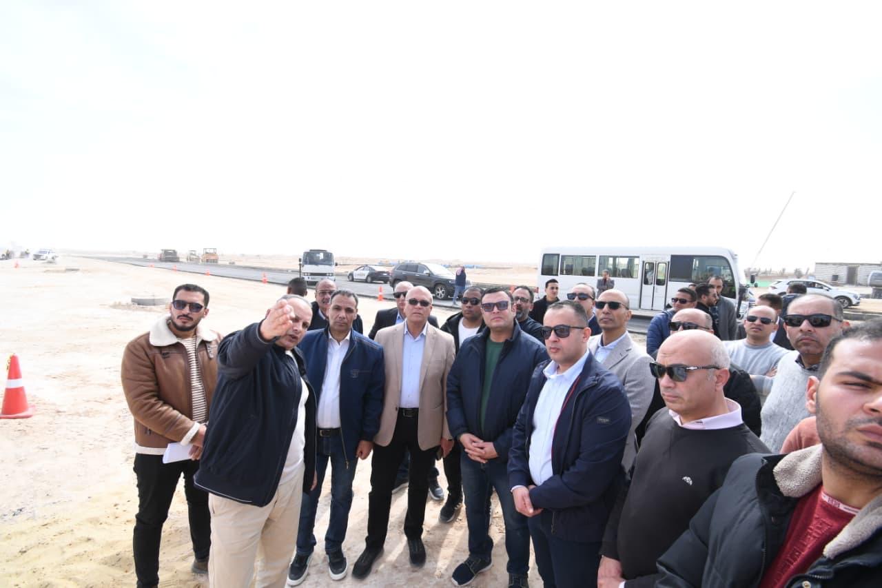 وزير الإسكان يتفقد العمارات السكنية بالحي اللاتيني وخزانات التكديس الجنوبية للمياه بالعلمين الجديدة