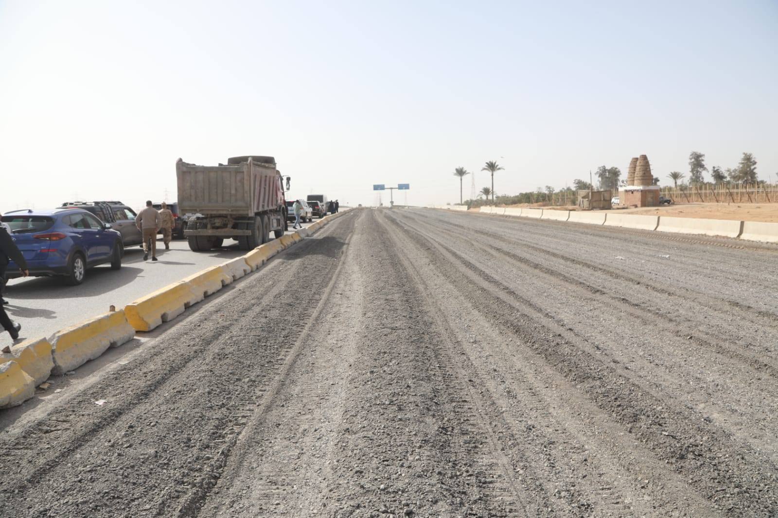 الوزير يتفقد رفع كفاءة وتطوير الطريق الدائري الإقليمي