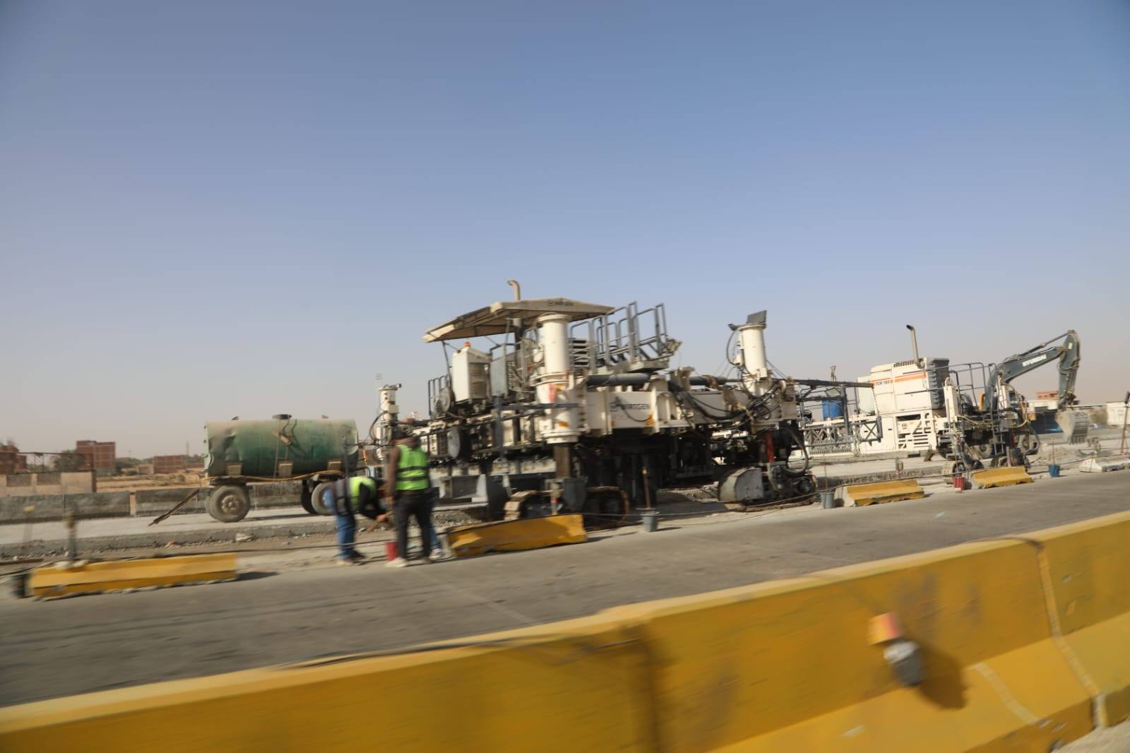 الوزير يتفقد رفع كفاءة وتطوير الطريق الدائري الإقليمي