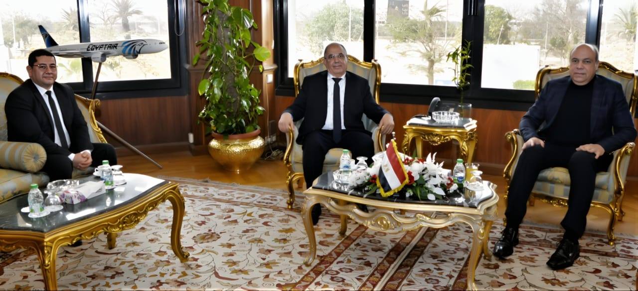 وزير الطيران يستقبل مدير عام المنظمة العربية للطيران المدني