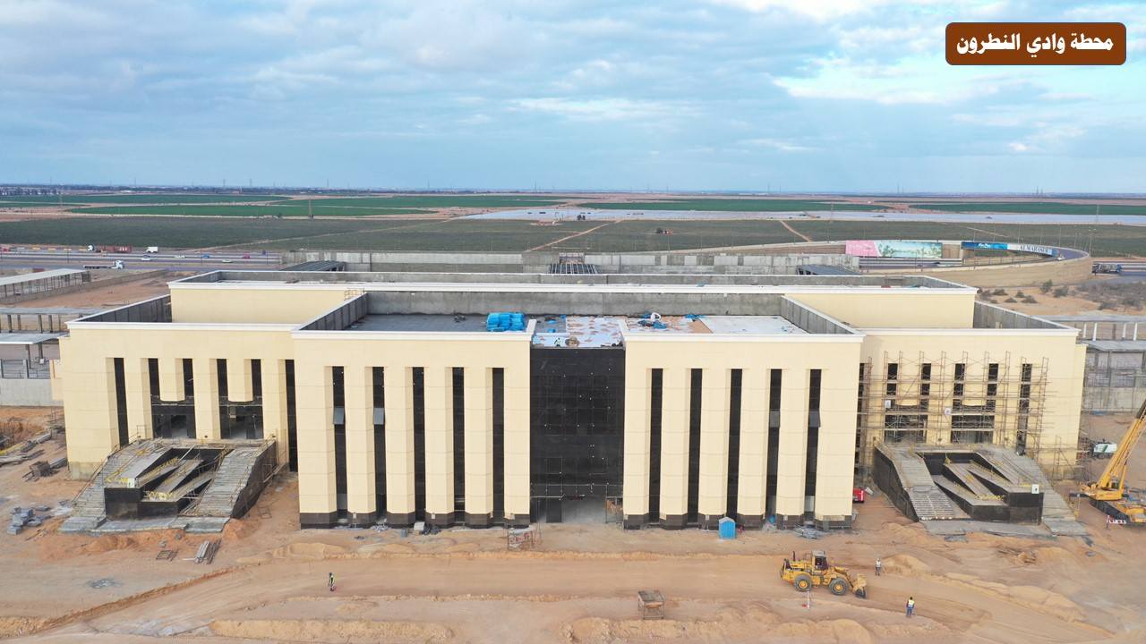 الوزير يتفقد الخط الأول للقطار الكهربائي السريع من العلمين إلى الإسكندرية