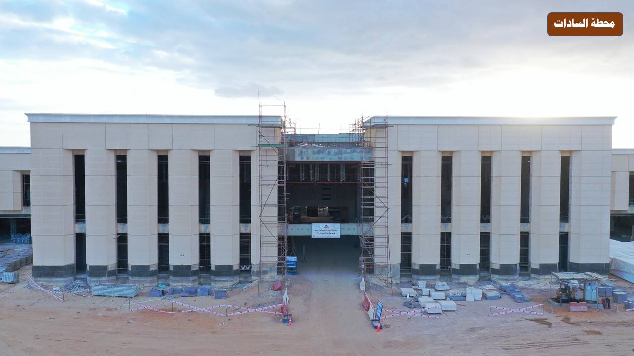 الوزير يتفقد الخط الأول للقطار الكهربائي السريع من العلمين إلى الإسكندرية