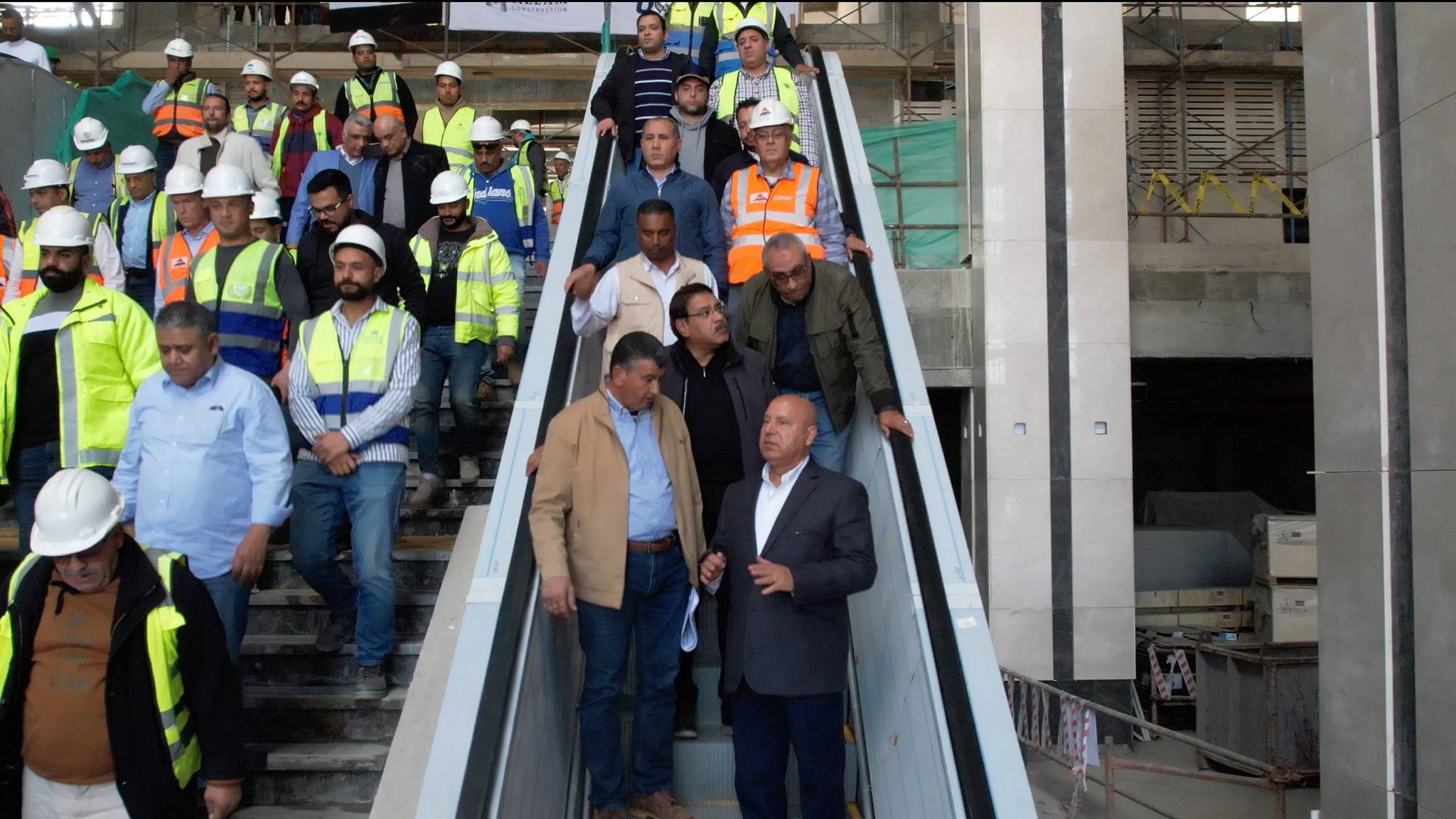 الوزير يتفقد الخط الأول للقطار الكهربائي السريع من العلمين إلى الإسكندرية