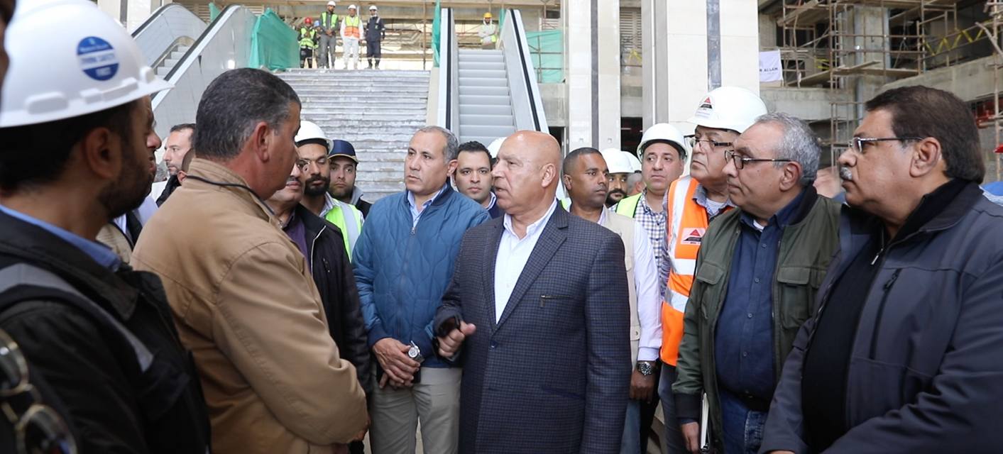 الوزير يتفقد الخط الأول للقطار الكهربائي السريع من العلمين إلى الإسكندرية