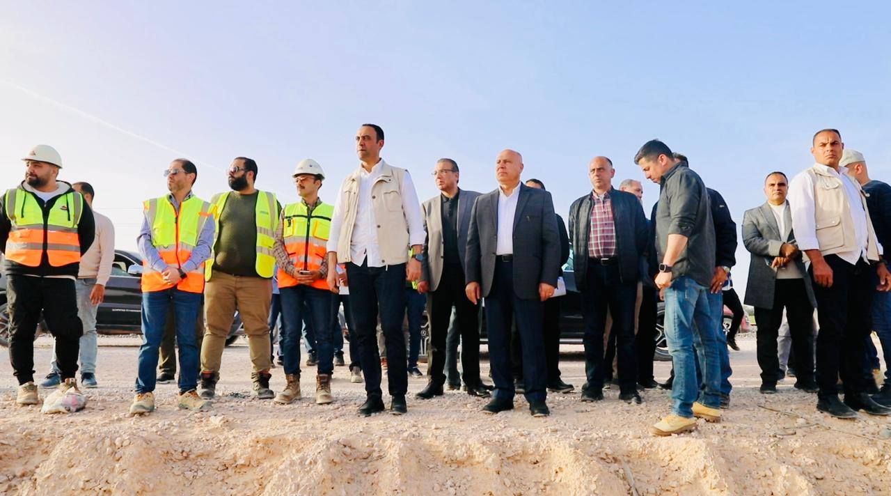 الوزير يتفقد الخط الأول للقطار الكهربائي السريع من العلمين إلى الإسكندرية