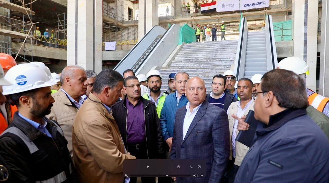 الوزير يتفقد الخط الأول للقطار الكهربائي السريع من العلمين إلى الإسكندرية