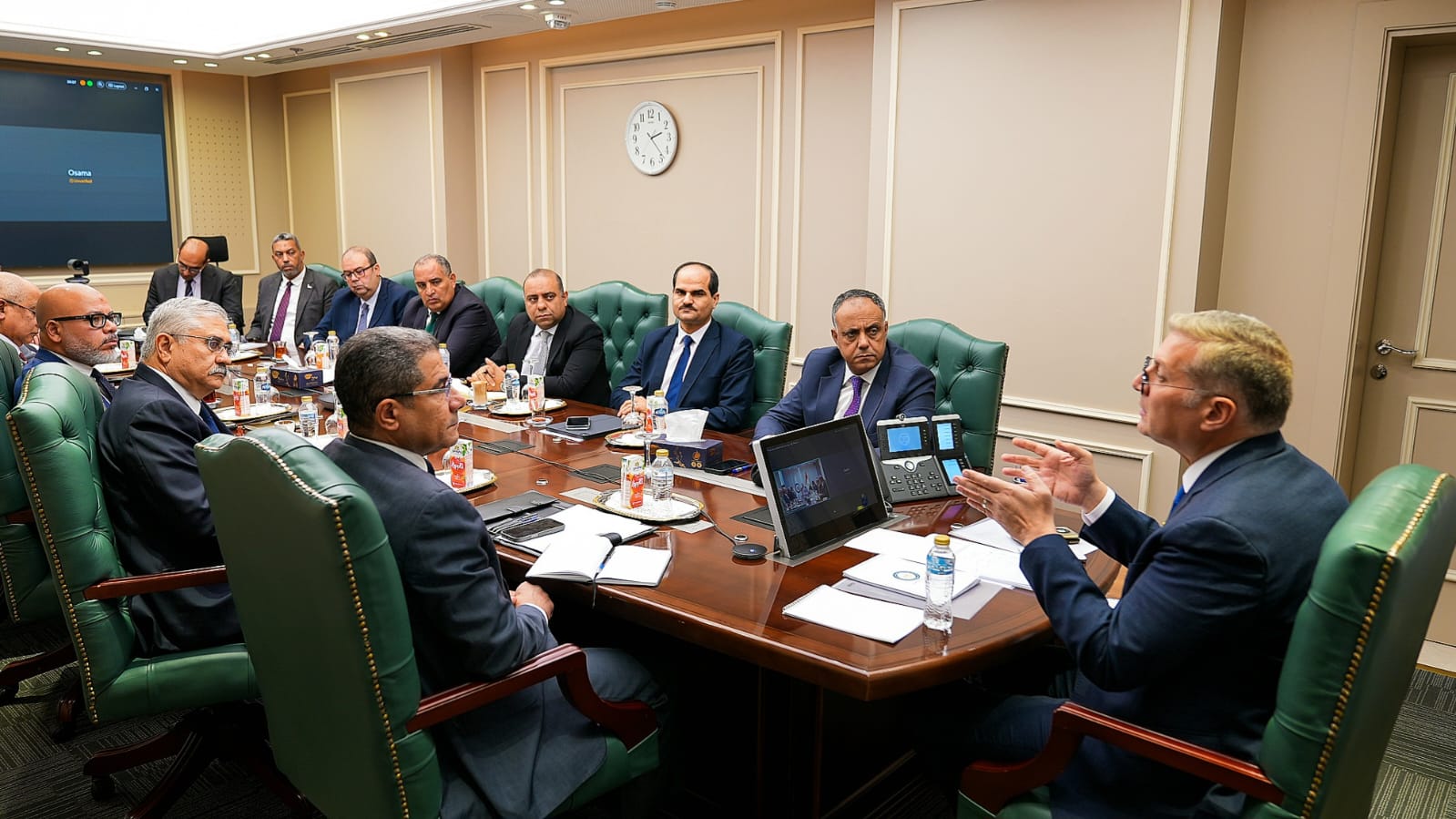 وزير البترول يجتمع مع عدد من مسؤولي شركات البترول العالمية