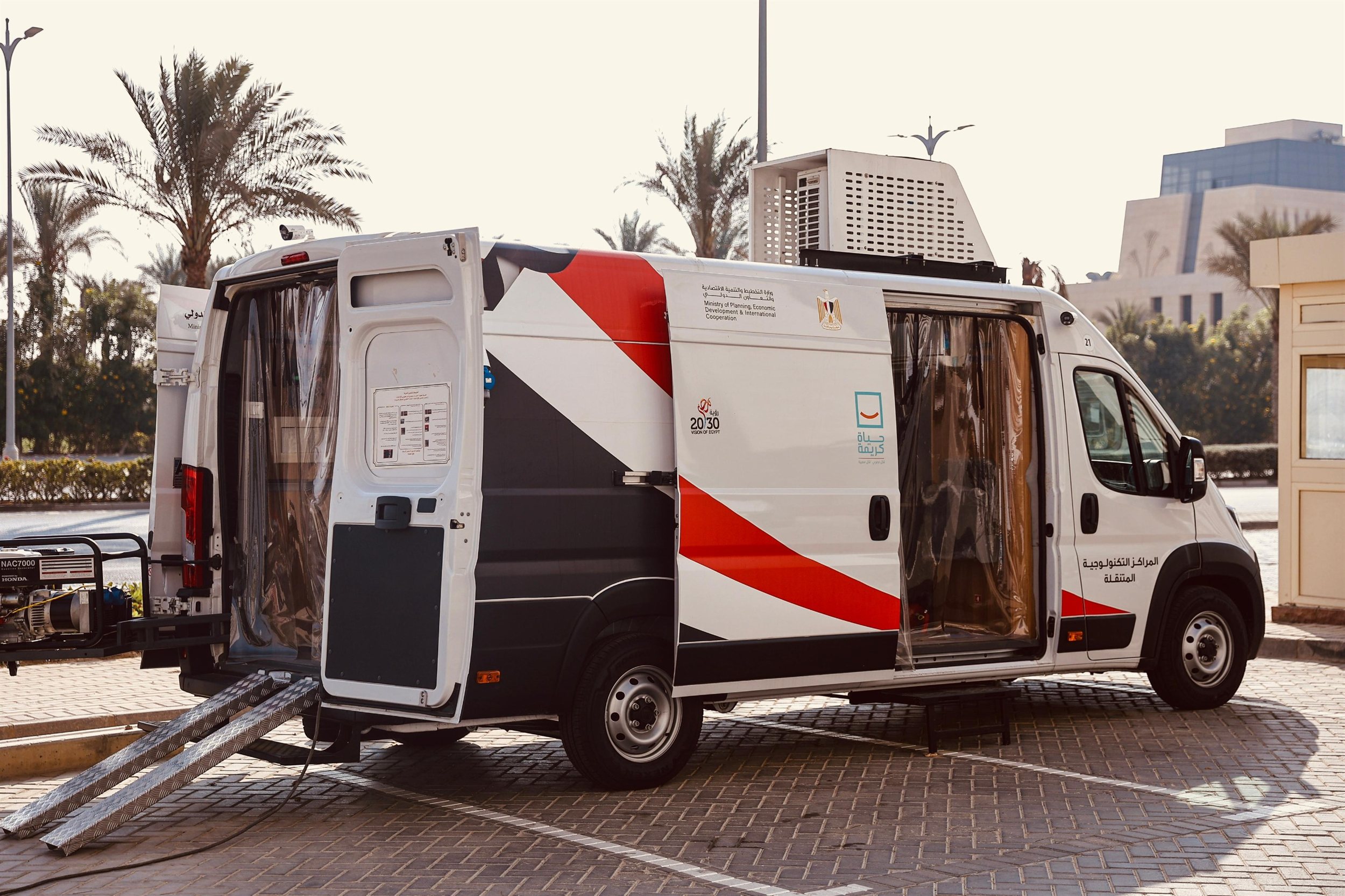 وزارتا التخطيط والخارجية تطلقان مشروع المراكز التكنولوجية المتنقلة