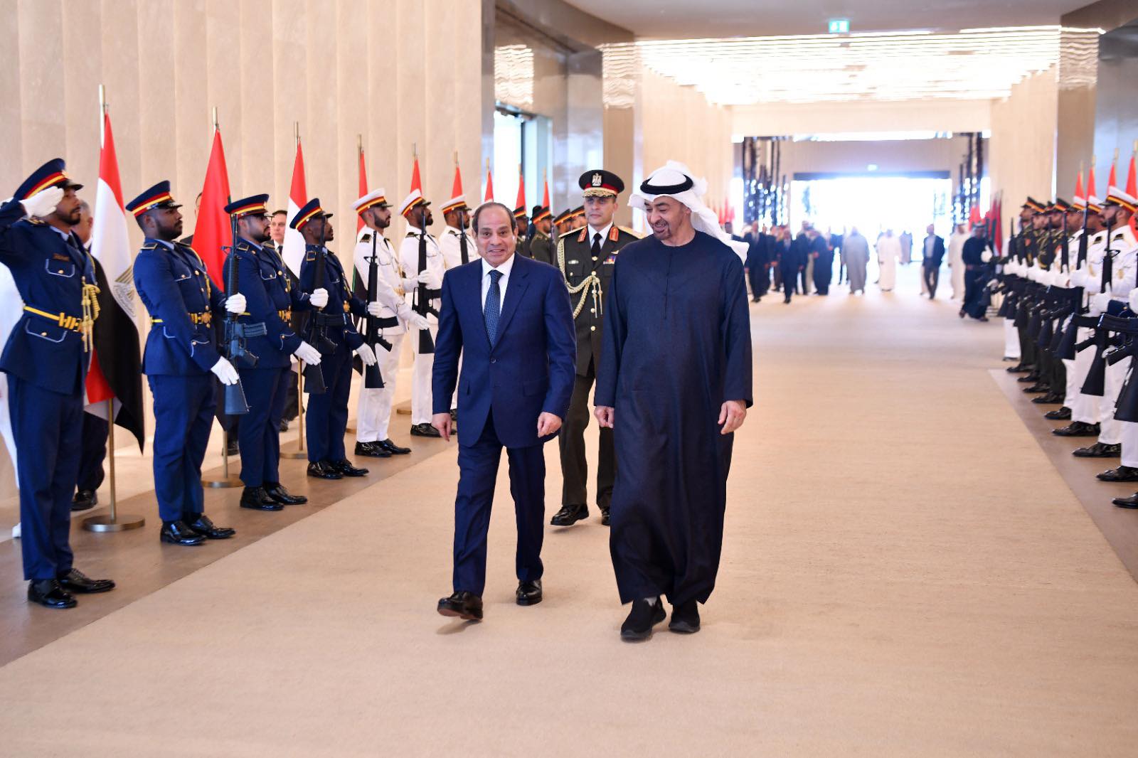 الرئيس السيسي يلتقي نظيره الإماراتي