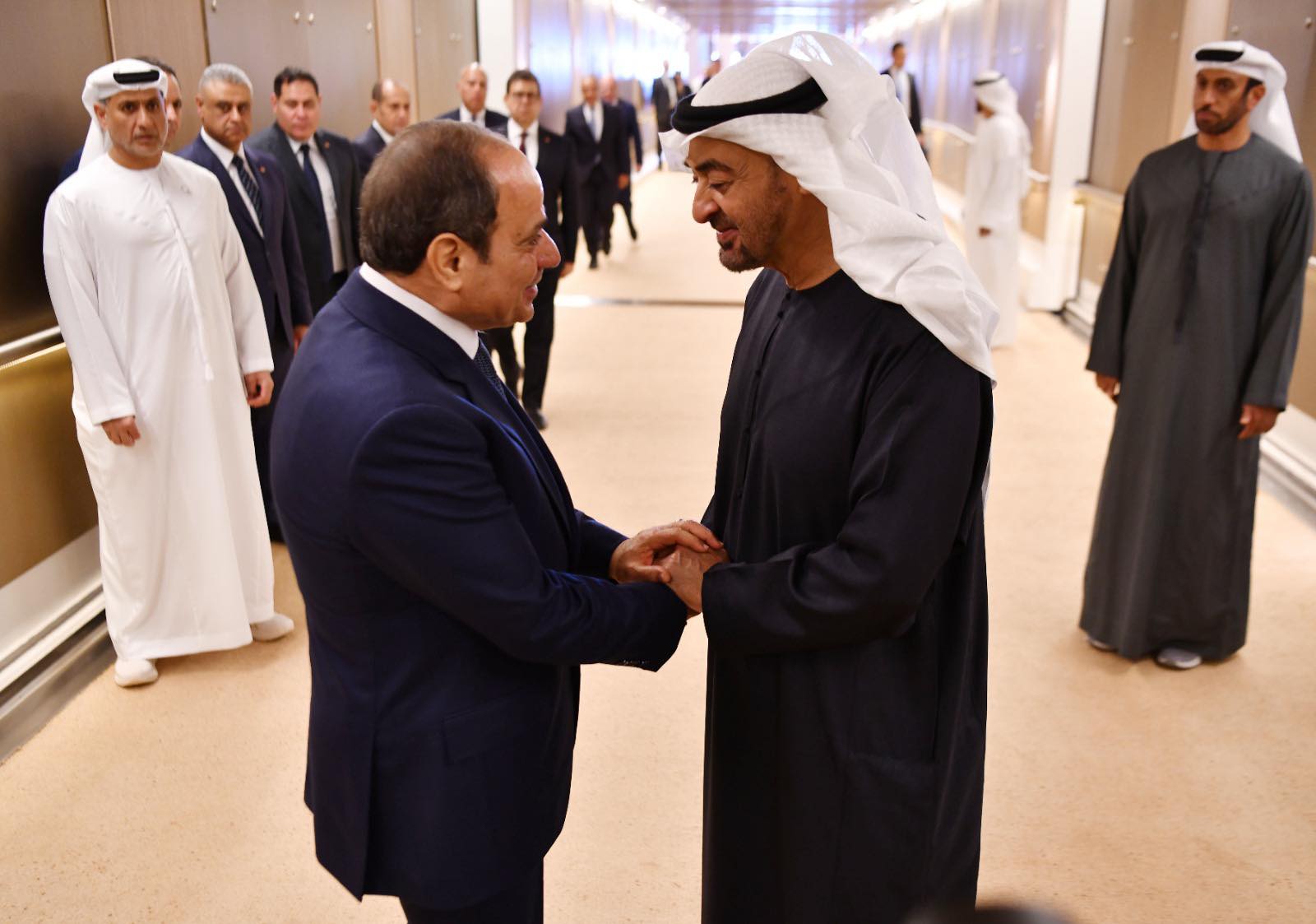 الرئيس السيسي يلتقي نظيره الإماراتي