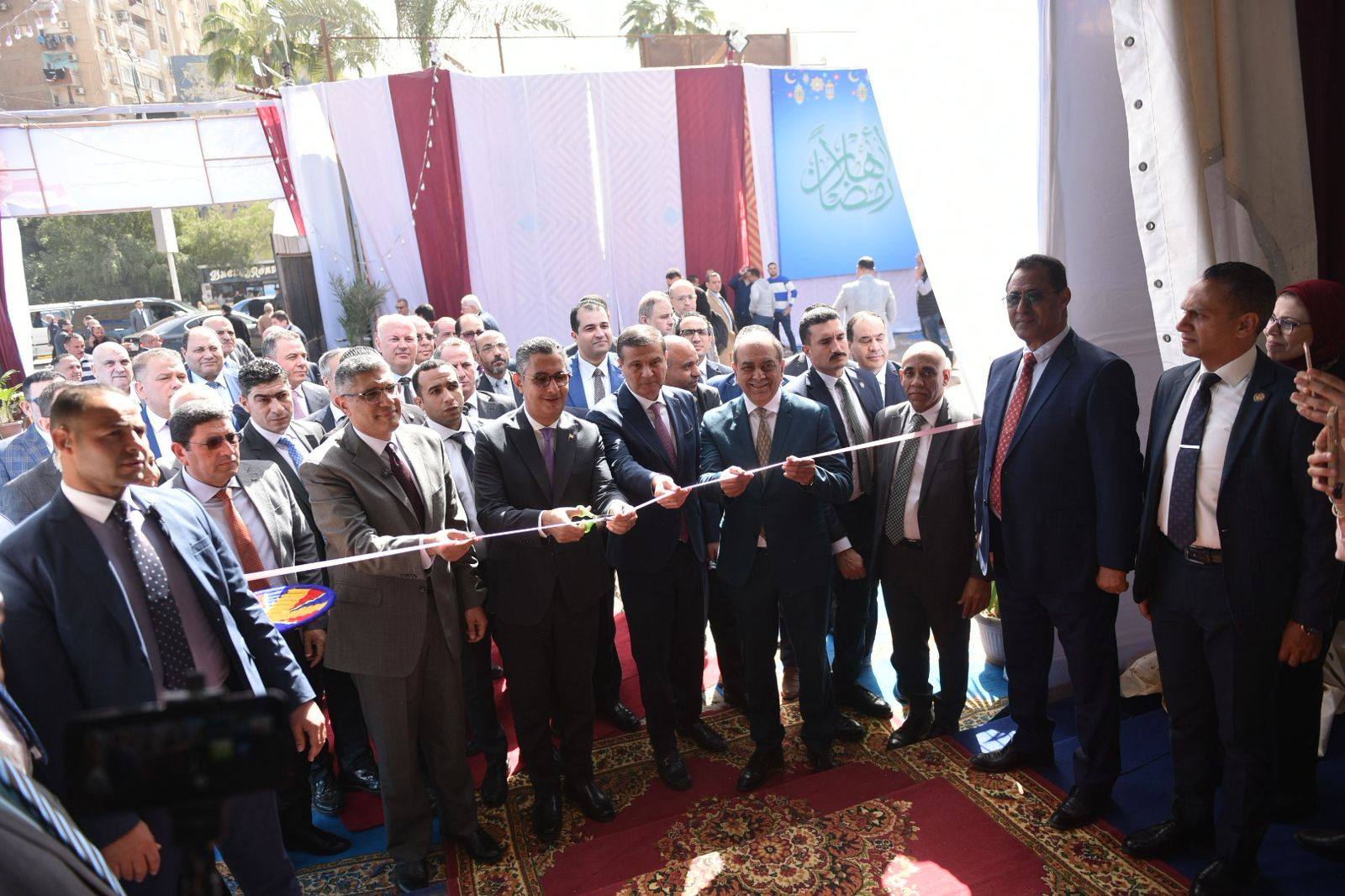 وزيرا التموين والزراعة ومحافظ الجيزة يفتتحون 25 معرض بالجيزة