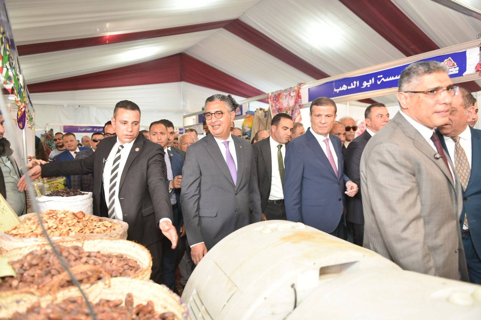 وزيرا التموين والزراعة ومحافظ الجيزة يفتتحون 25 معرض بالجيزة