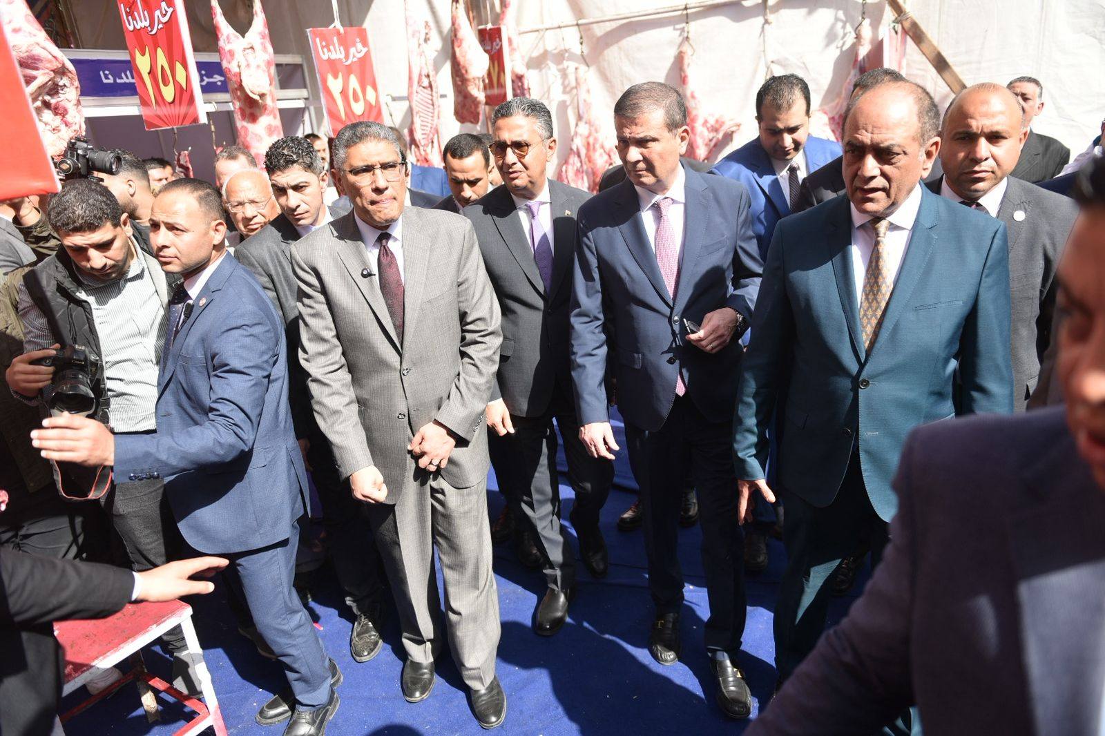 وزيرا التموين والزراعة ومحافظ الجيزة يفتتحون 25 معرض بالجيزة