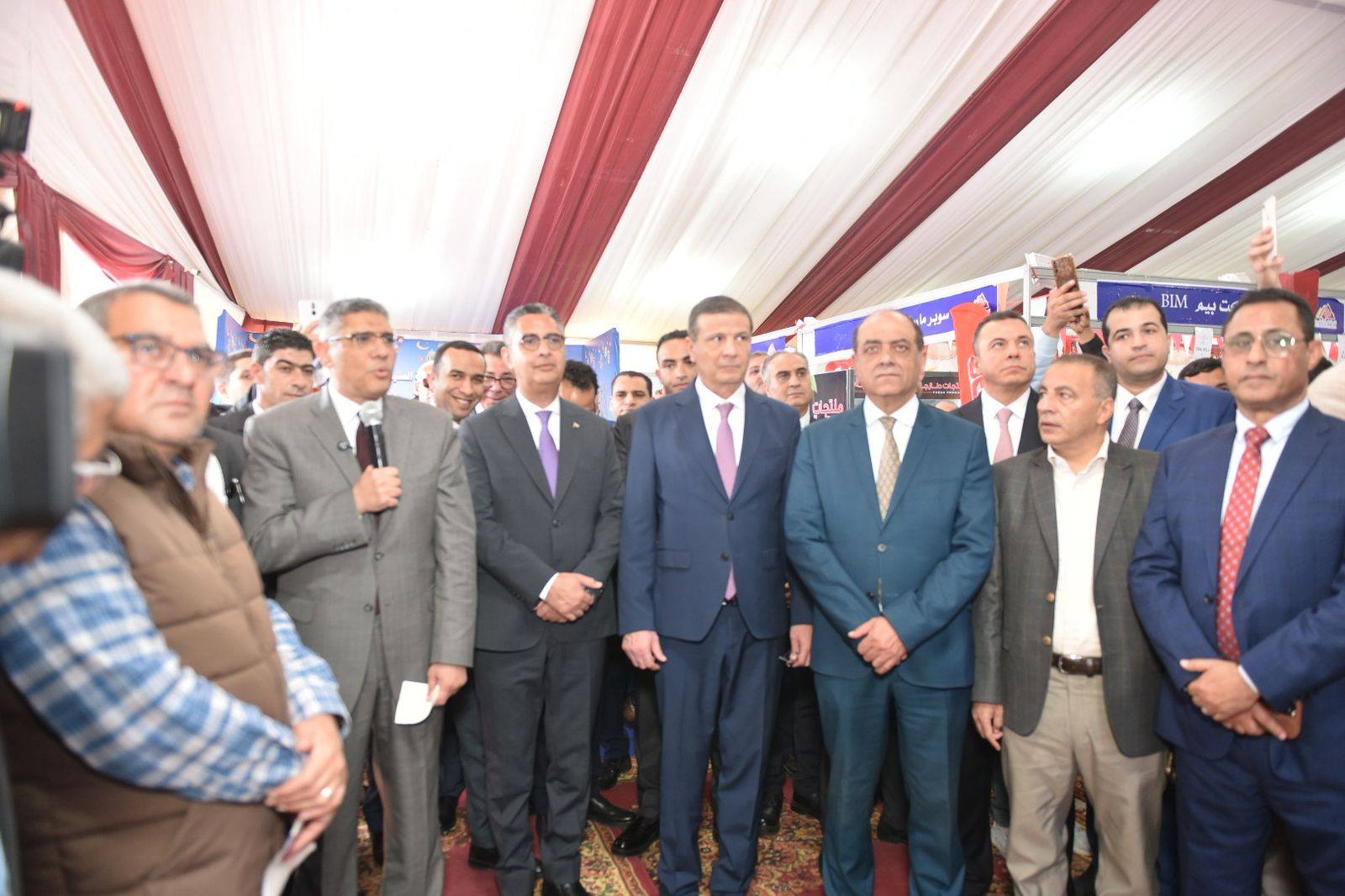 وزيرا التموين والزراعة ومحافظ الجيزة يفتتحون 25 معرض بالجيزة