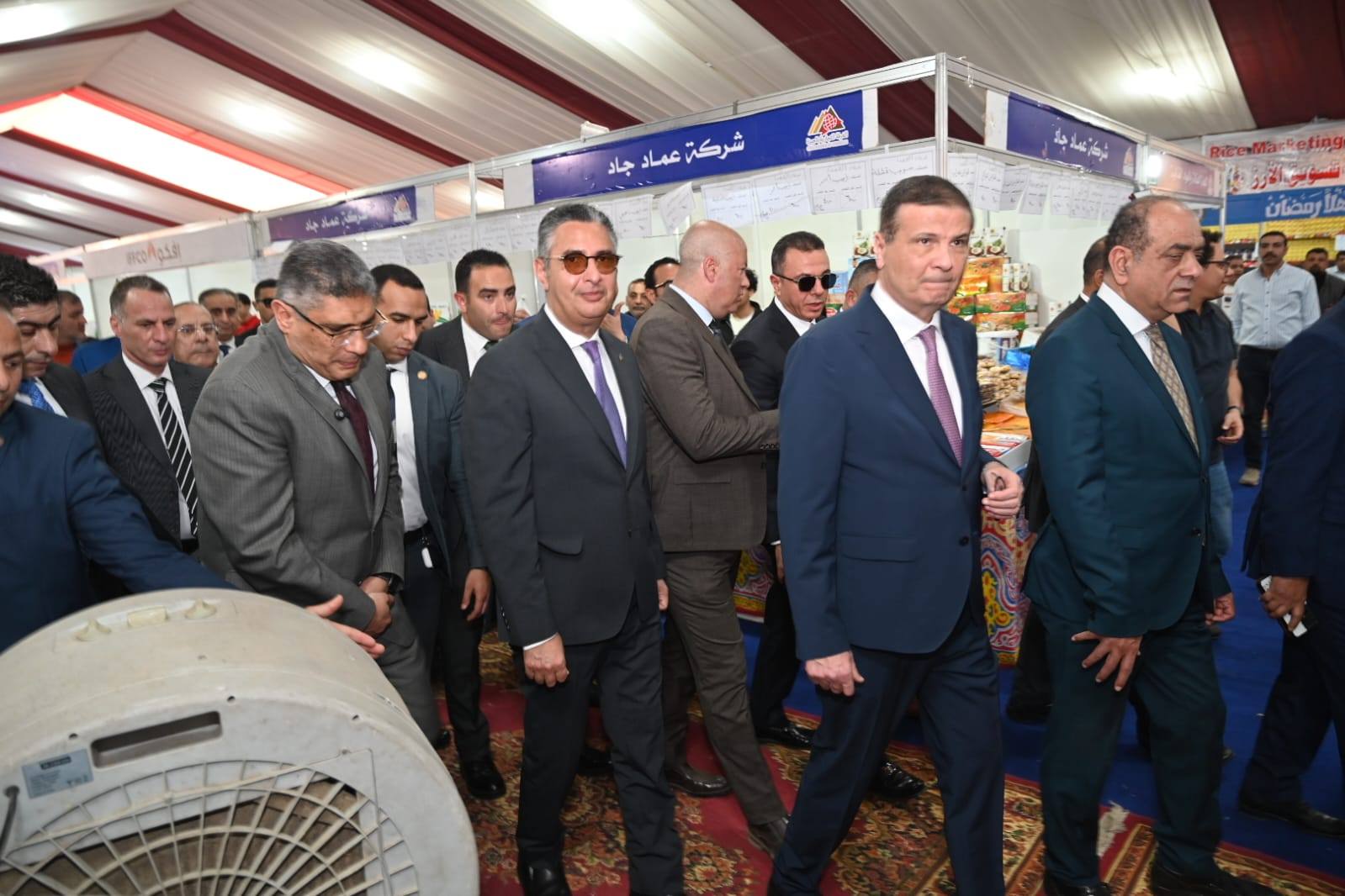 وزيرا التموين والزراعة ومحافظ الجيزة يفتتحون 25 معرض بالجيزة