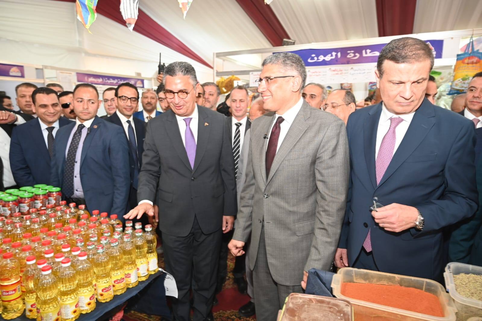 وزيرا التموين والزراعة ومحافظ الجيزة يفتتحون 25 معرض بالجيزة