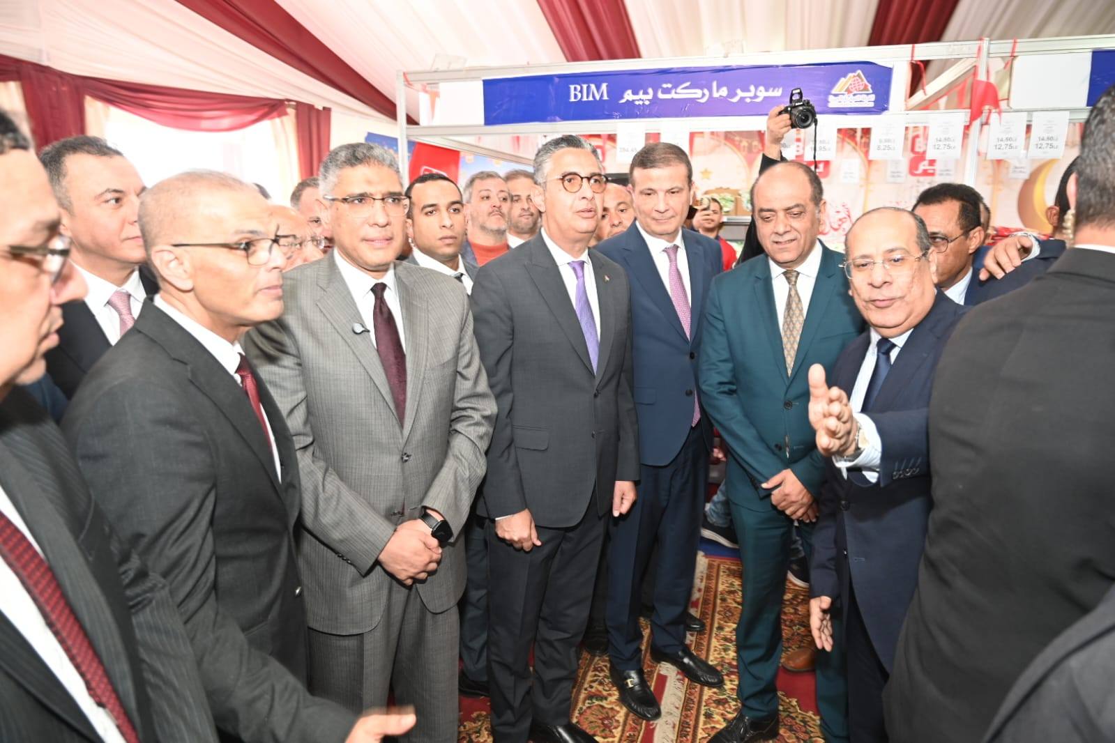 وزيرا التموين والزراعة ومحافظ الجيزة يفتتحون 25 معرض بالجيزة