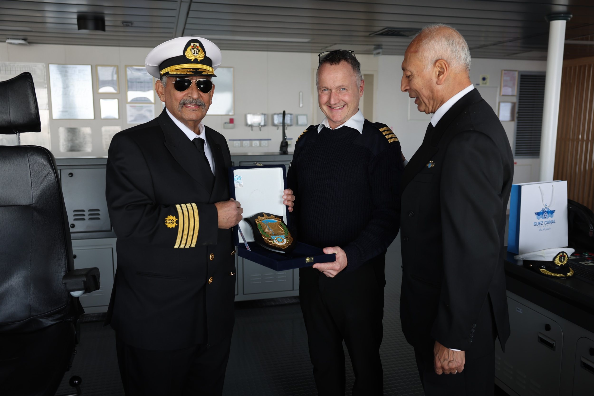 قناة السويس تشهد عبور سفينة الحاويات ASTRID MAERSK