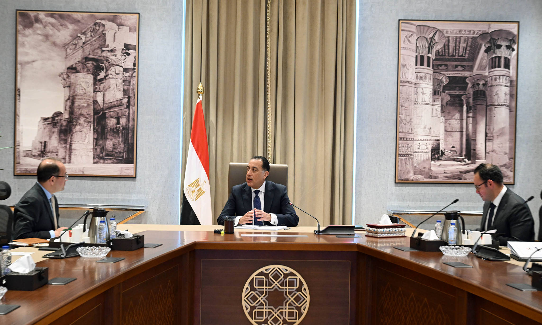 رئيس الوزراء في اجتماع مع وزير المالية