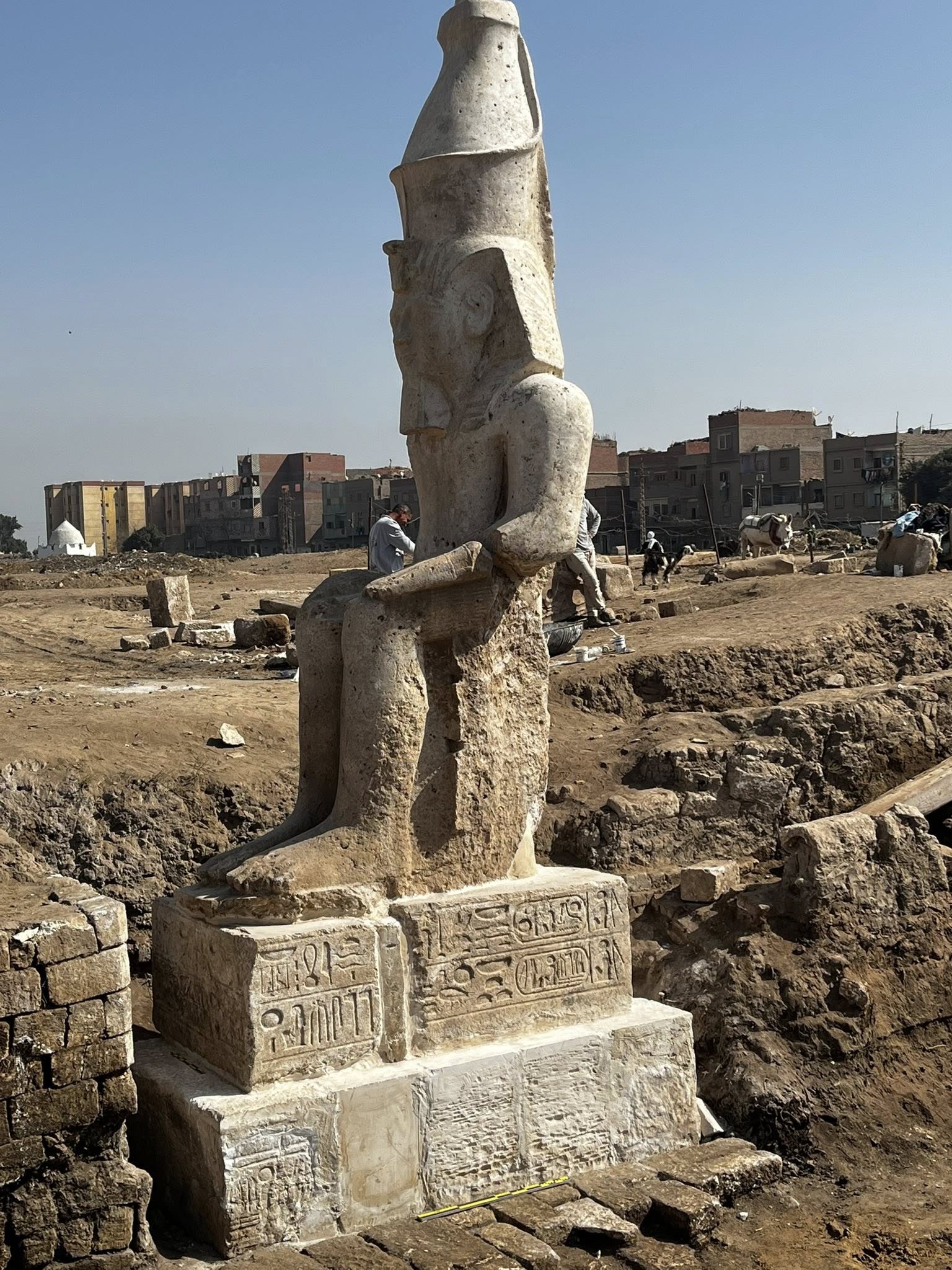 الانتهاء من أعمال ترميم وإقامة تمثال الملك رمسيس الثاني