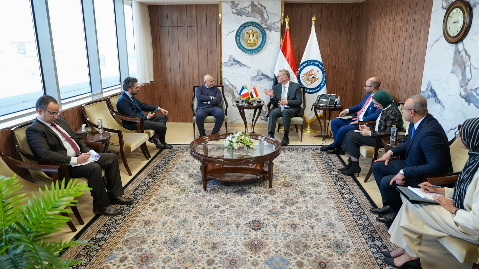 وزير البترول يجتمع مع سفير إيطاليا