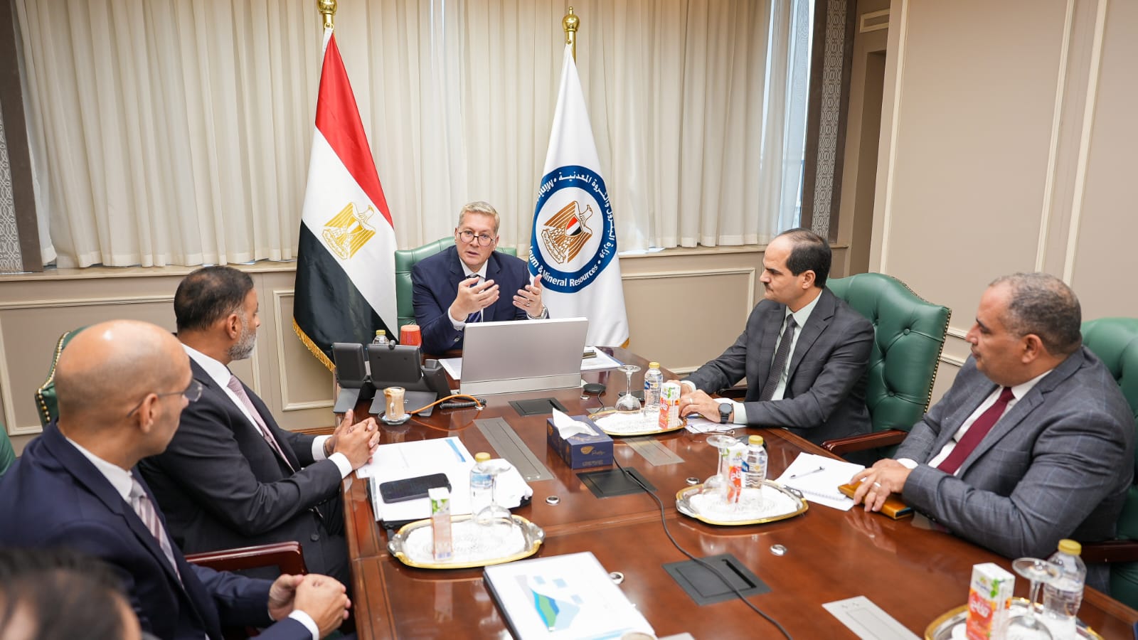 وزير البترول مع رئيس شركة اركيوس انرجي