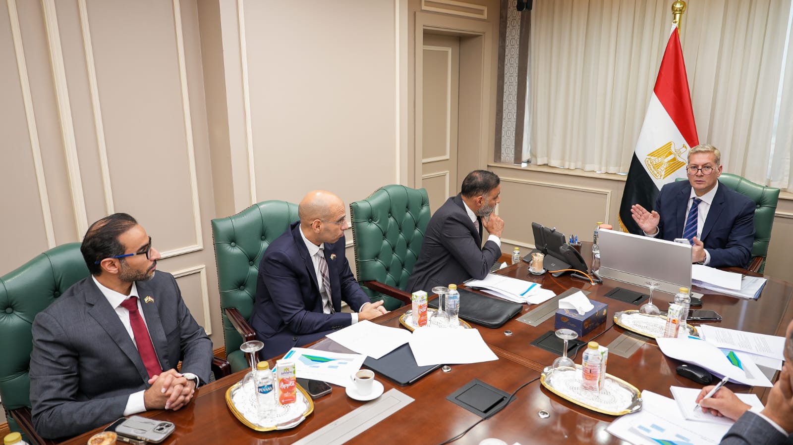 وزير البترول مع رئيس شركة اركيوس انرجي