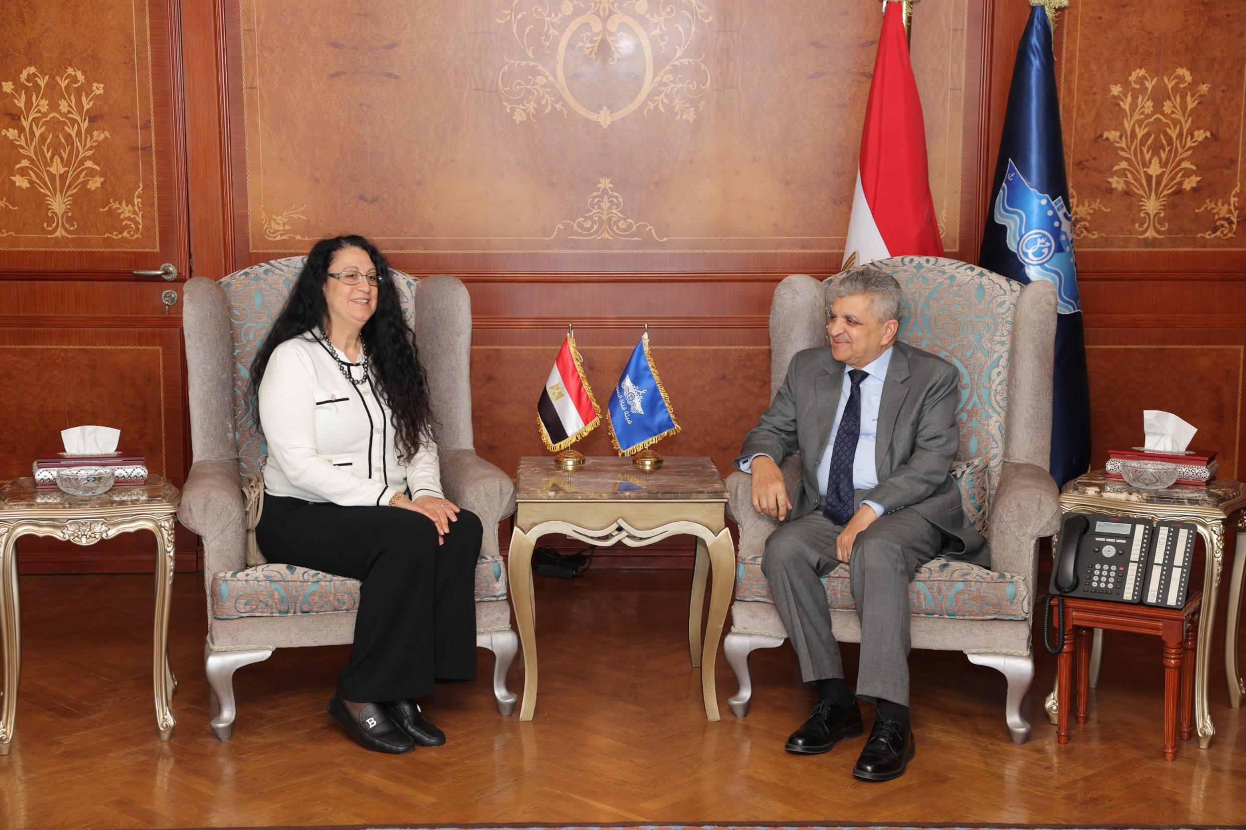 رئيس هيئة قناة السويس يلتقي بوفد من شركة سيمنس