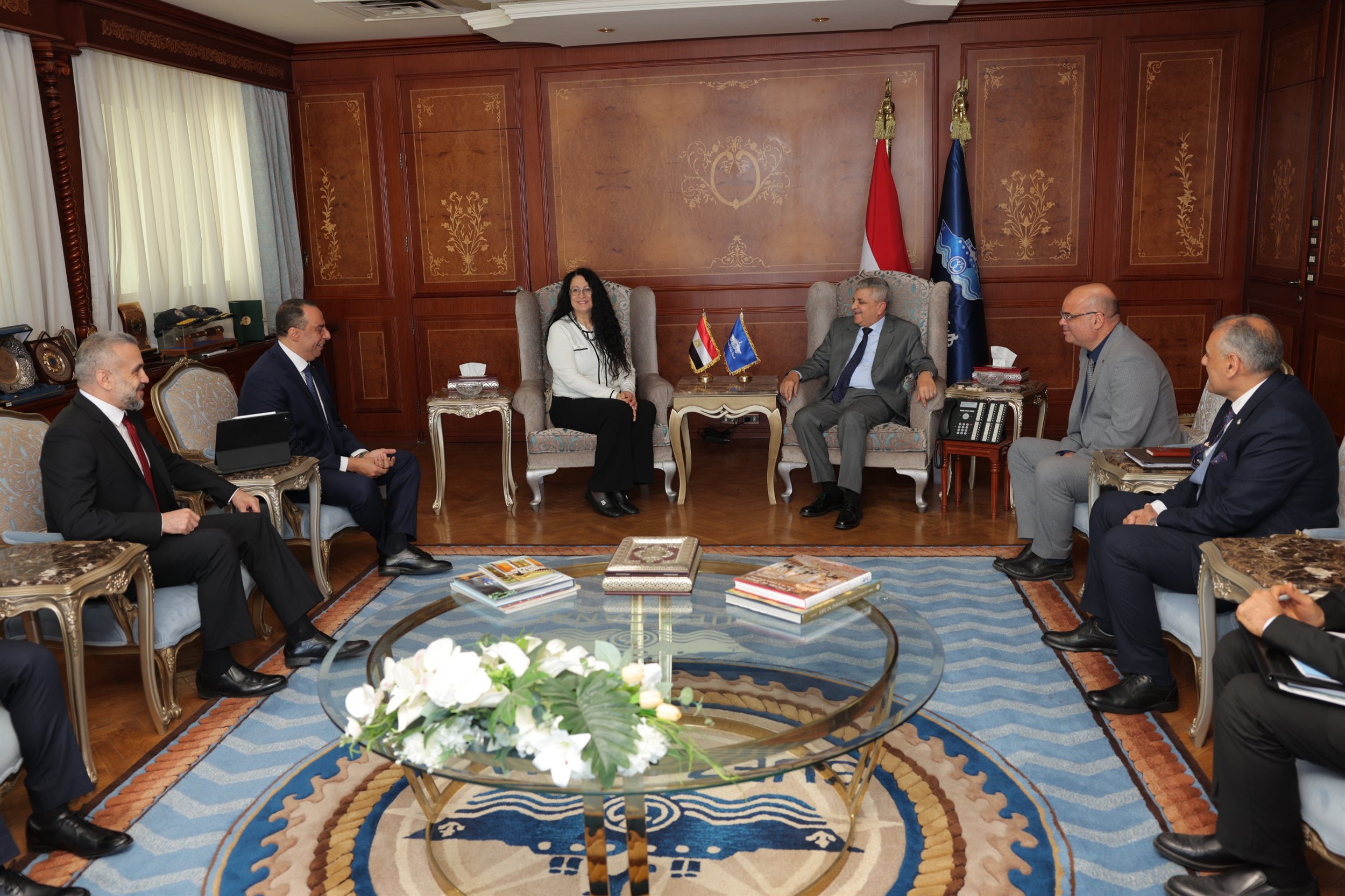 رئيس هيئة قناة السويس يلتقي بوفد من شركة سيمنس