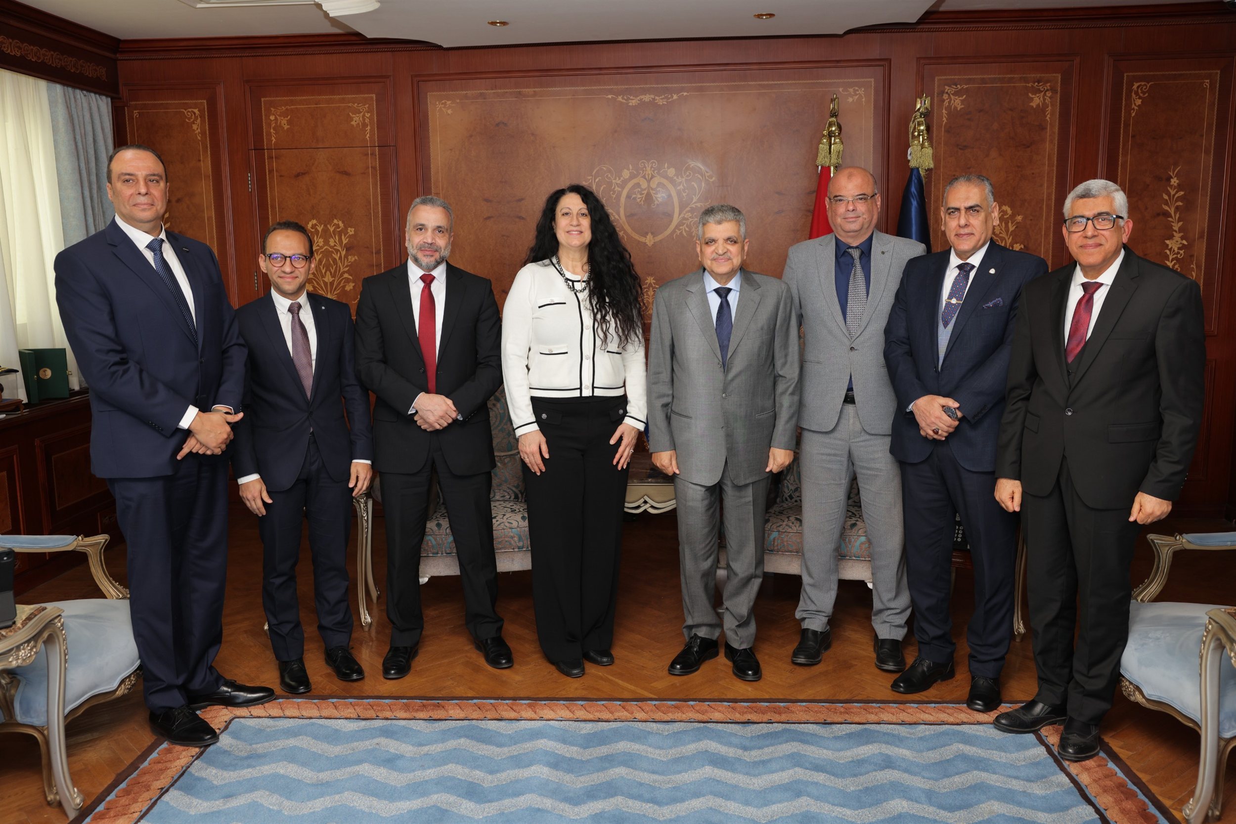 رئيس هيئة قناة السويس يلتقي بوفد من شركة سيمنس