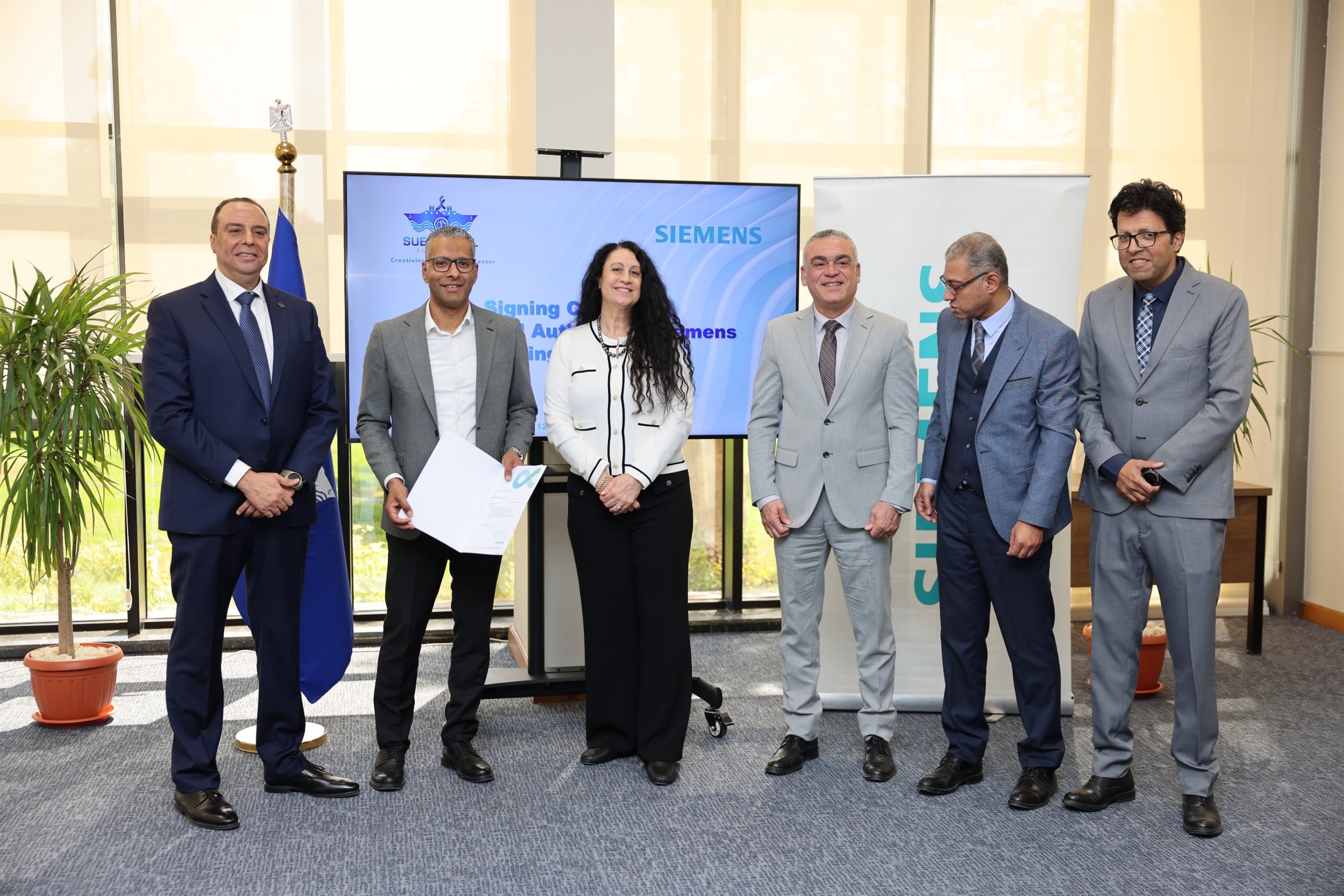 رئيس هيئة قناة السويس يلتقي بوفد من شركة سيمنس