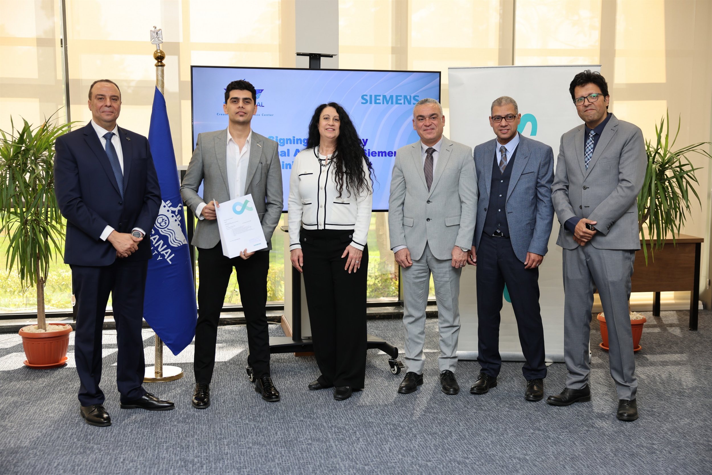 رئيس هيئة قناة السويس يلتقي بوفد من شركة سيمنس