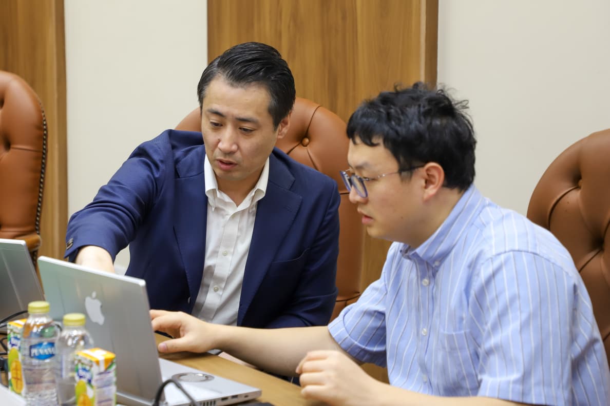 رئيس هيئة الدواء المصرية يجتمع مع شركة إيرث كوربوري