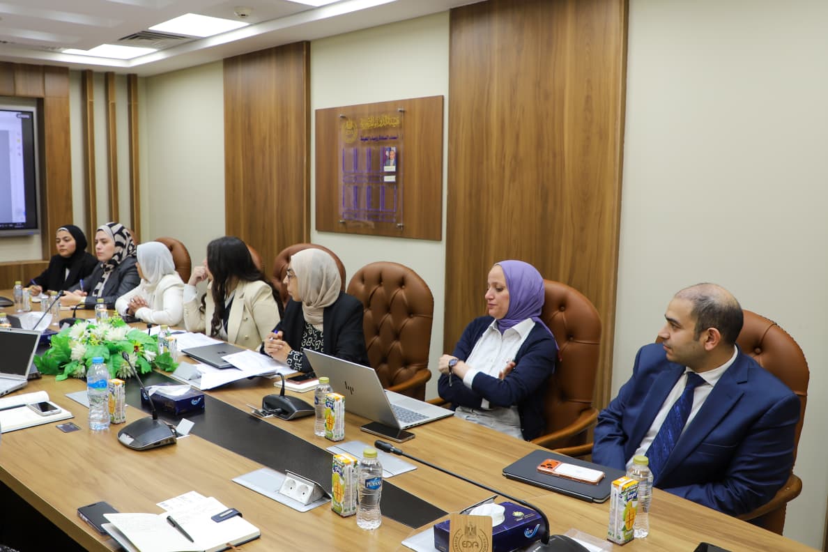 رئيس هيئة الدواء المصرية يجتمع مع شركة إيرث كوربوري