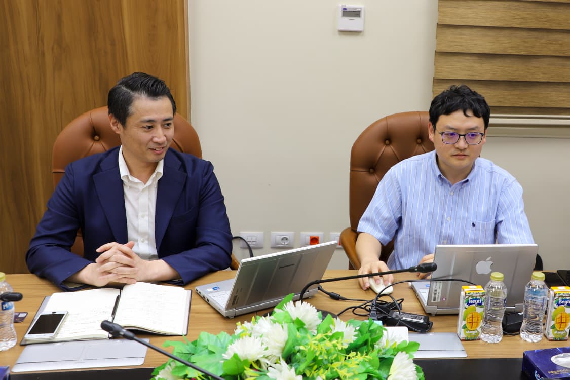 رئيس هيئة الدواء المصرية يجتمع مع شركة إيرث كوربوري